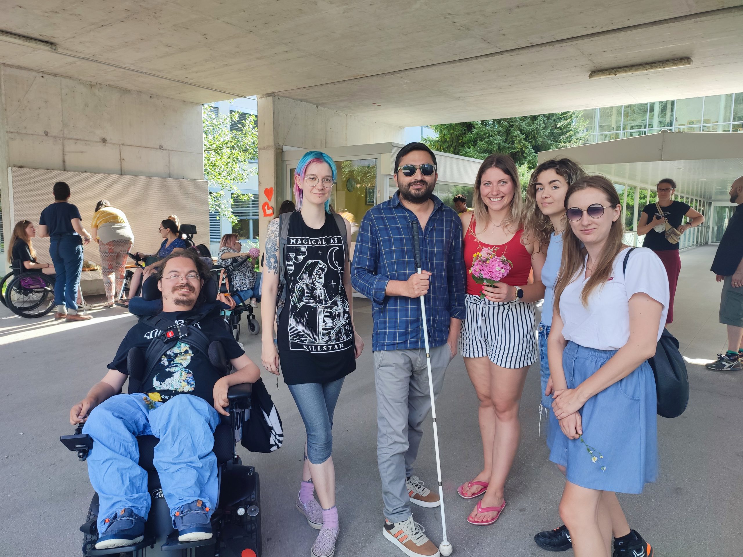 Six participants (Kinga among them) are posing for a picture, smiling