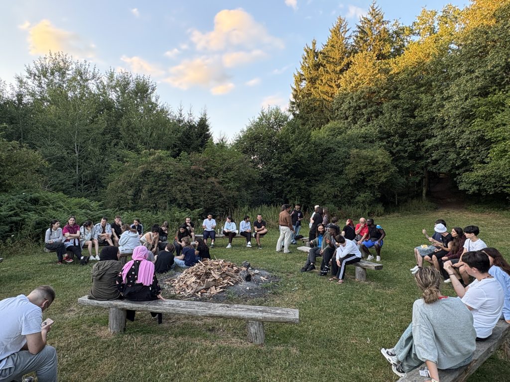 Participants in a broad outdoor space in Botassart